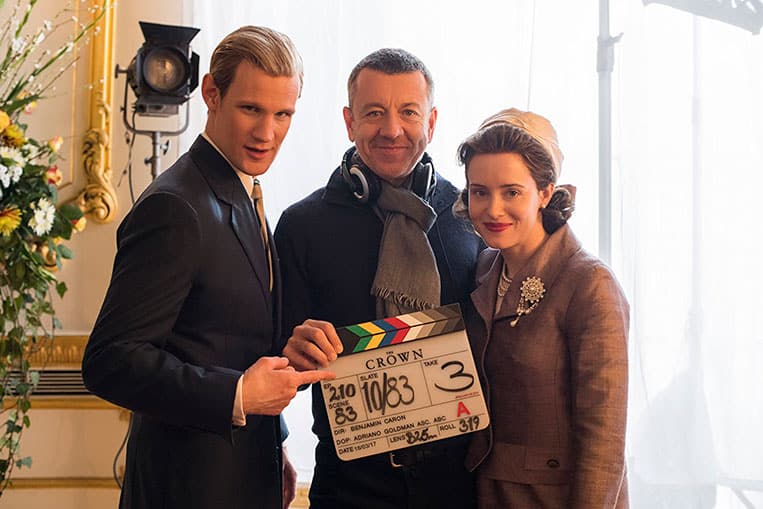 Peter Morgan, Matt Smith, e Claire Foy, bastidores de The Crown (2016)