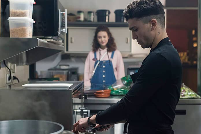 Marina e Nano na série Netflix Elite