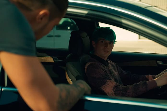 O quase acidente de carro, Toy Boy