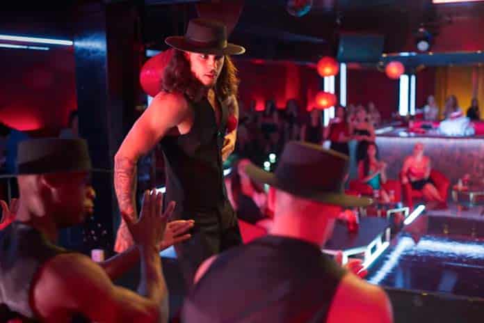 Toy Boys dançando flamenco