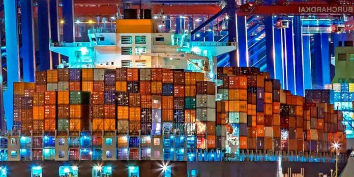 Navio com Containers