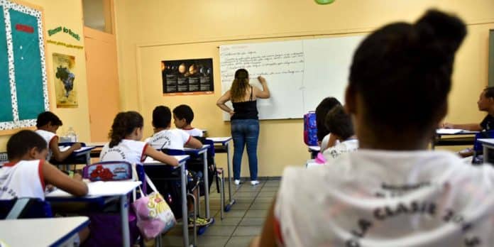 Professora em uma Sala de Aula