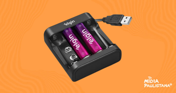 Carregador de Pilhas e Baterias USB Elgin